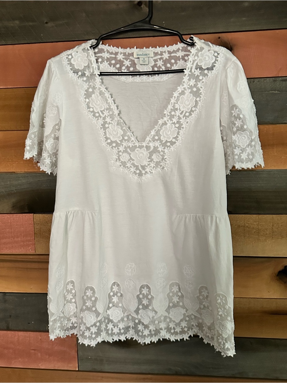 Sundance short-sleeve top featuring a V-neckline and intricate floral Lace - Picture 2 of 9